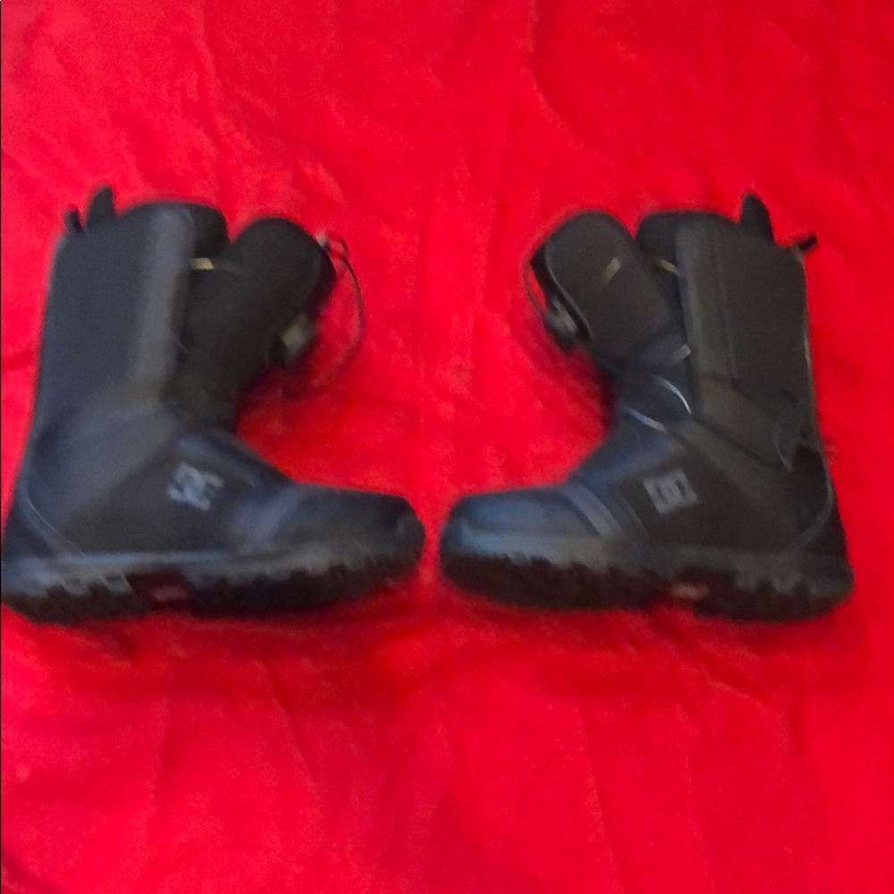 Black DC snowboarding boots men’s size 11.5